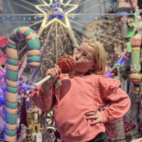 SHOESTRING EXPLORING CITIES DURING CHRISTMAS